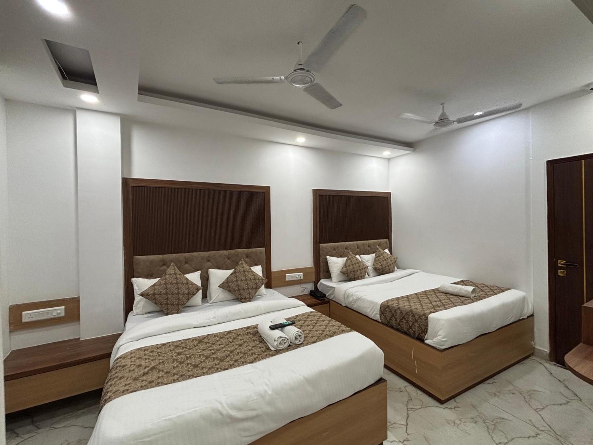 Hotel C G International 2 Minuit Walkable New Delhi Railway Station & Connaught Palace Exterior photo