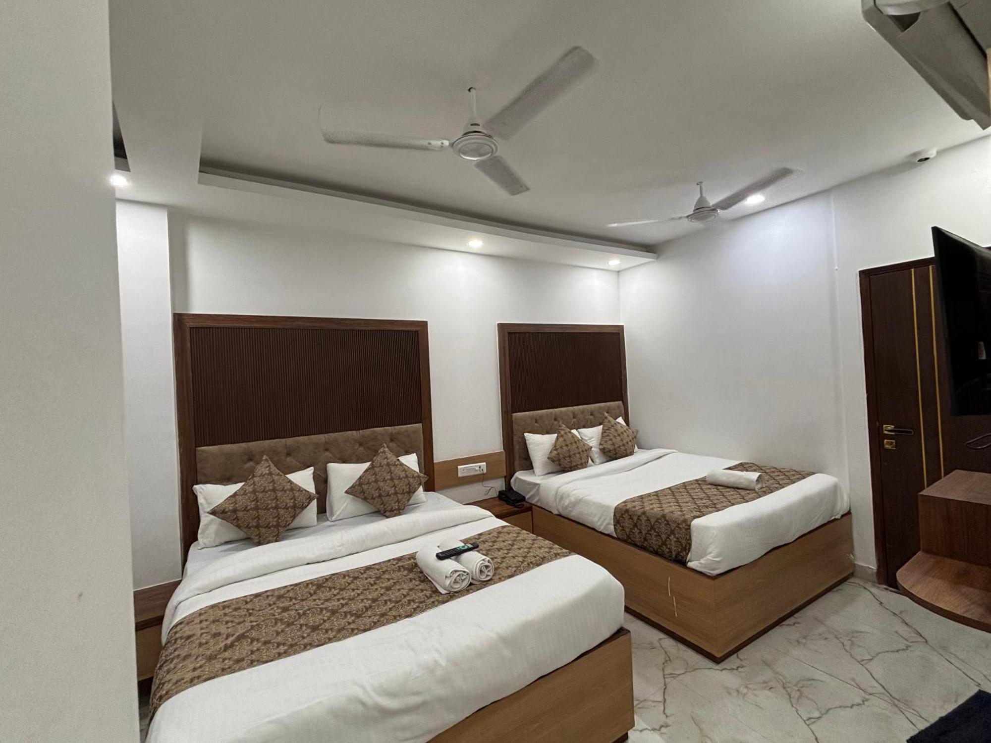 Hotel C G International 2 Minuit Walkable New Delhi Railway Station & Connaught Palace Exterior photo