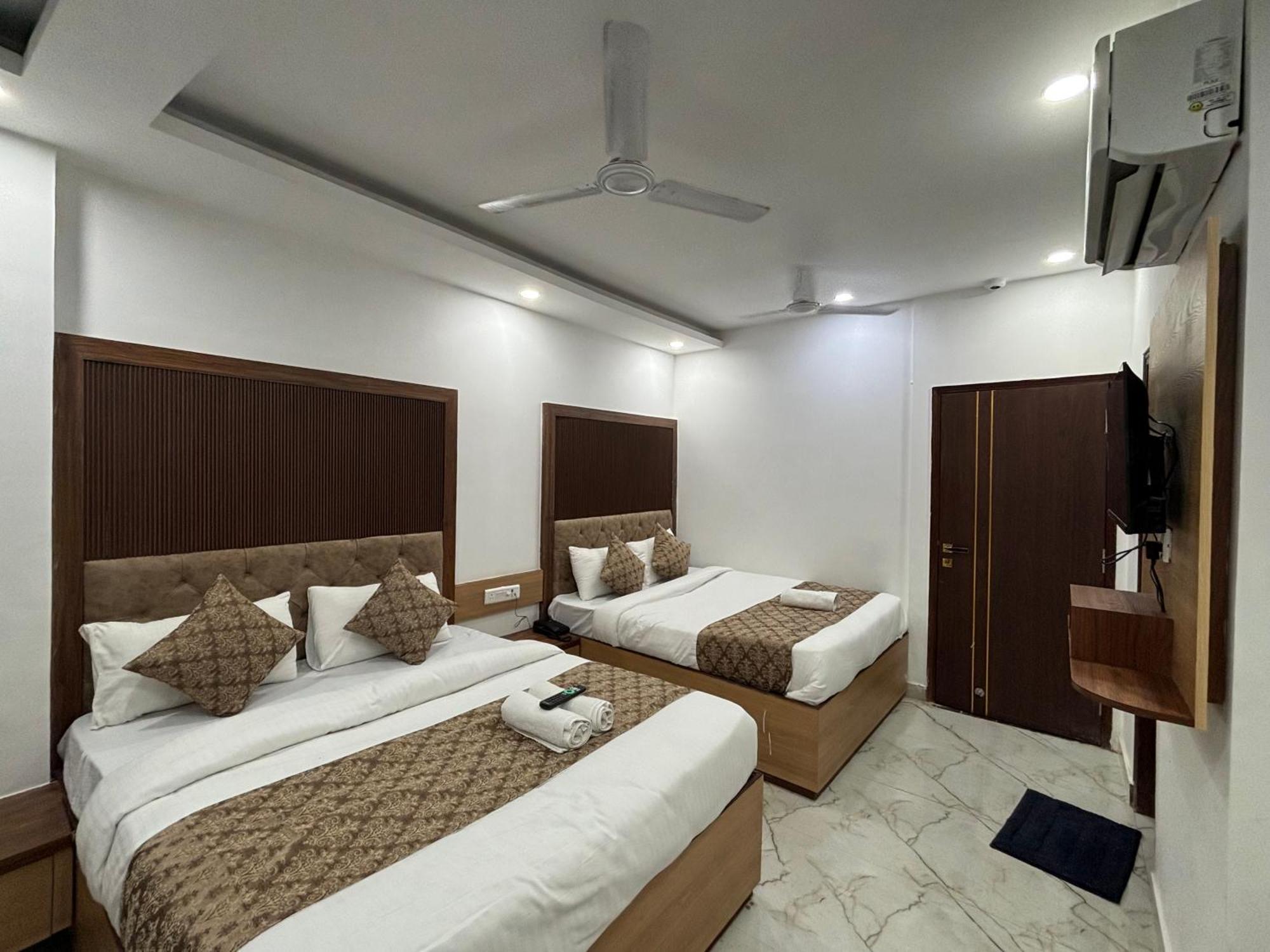 Hotel C G International 2 Minuit Walkable New Delhi Railway Station & Connaught Palace Exterior photo